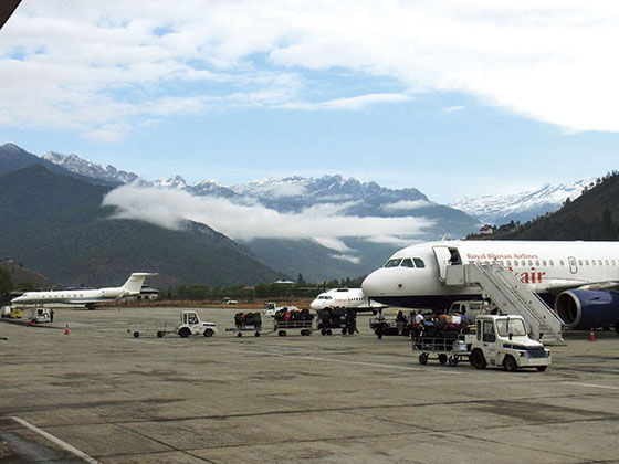 海抜2500メートルの高度にあるブータン パロ空港。