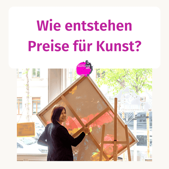 Wie entstehen Preise für Kunst? Im Foto Galeristin Susanne Höhne mit Gemälde