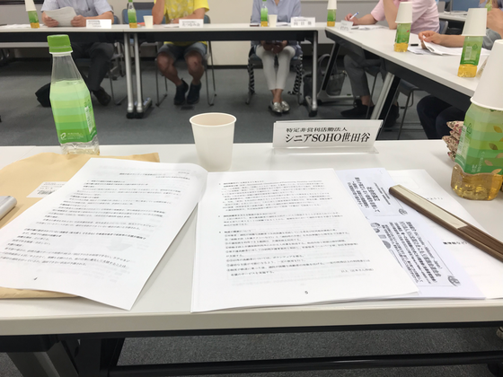 ☆花小金井北公民館から小田急線成城学園まで片づけを含めて2時間あるので余裕だと思っていました。ところが山根がiPhoneと充電器を会場に忘れるというチョンボ。TAXIで取りに帰って何とか時間前に滑り込み。