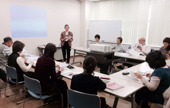 ☆案内役は生田 美子主任研究員さん。サブはわがマドンナ80ウン歳の坂部 禮研究員さんと佐藤 弥子研究員さん。
