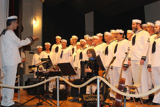 Der Chor des Schiffes MC Frick in Hornussen...    