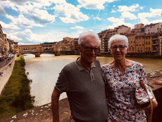 Mein Vater und Annemarie. Hinten die Ponte vecchio.