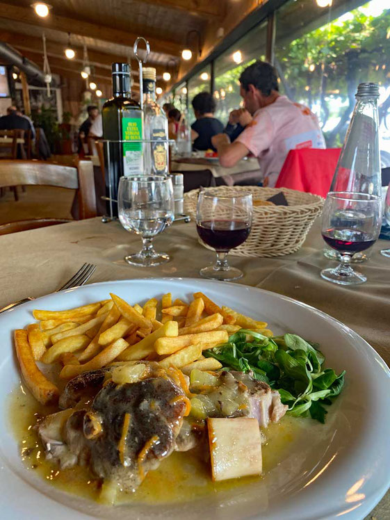 Mittagstisch in der Trattoria Villa Giara