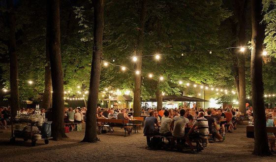 其中一個德國非常出色的飲食形式,一定是去Biergarten!(圖:Martin Falbisoner, WikiCommons)