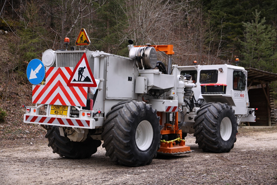 IVI Mark4-Vibroseis-LkW im Einsatz