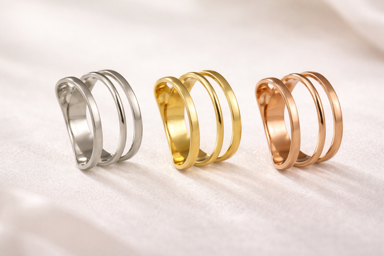Edelstahl Ring mit drei Ringschienen und gehämmerter Oberfläche RH438