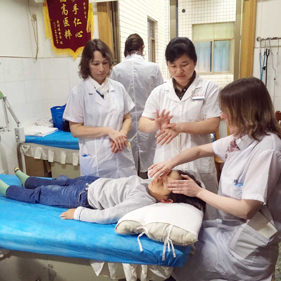 Apprentissage du Tuina en Chine par les stagiaires de l'Académie.