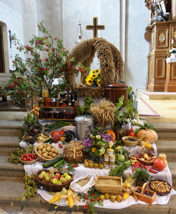Erntealtar, gestaltet von Mitgliedern der KAB