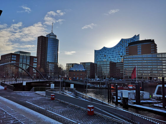 Die HafenCity am Kehrwiedersteg mit der Elbphilharmonie