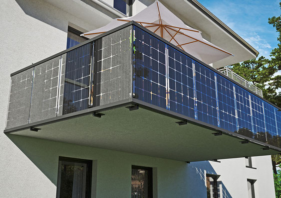 Balkongeländer zum Strom produzieren und Sichtschutz zugleich