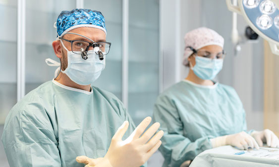 Stellenangebot: Facharzt Mund-, Kiefer-, Gesichtschirurgie (m|w|d) • Dr. Beniashvili & Prof. Dr. Wangerin · Schorndorf