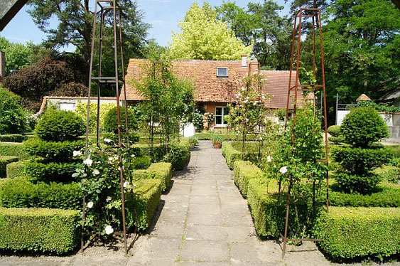 Jardin à la Française à l'Arboretum des Grandes Bruyères