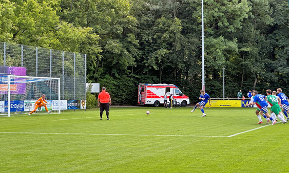 2. Spielminute – Strafstoß zum 1:0 für den FVV nach 30 Min. Unterbrechung. 