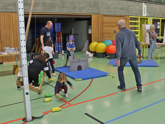 Kinder in der Sporthalle beim Angebot Sport, Spaß & Spiel für Kids | has-shadow