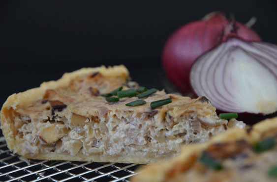Hat sich jährlich bewehrt und schmeckt in allen Varianten: Ein Stück Zwiebelkuchen.