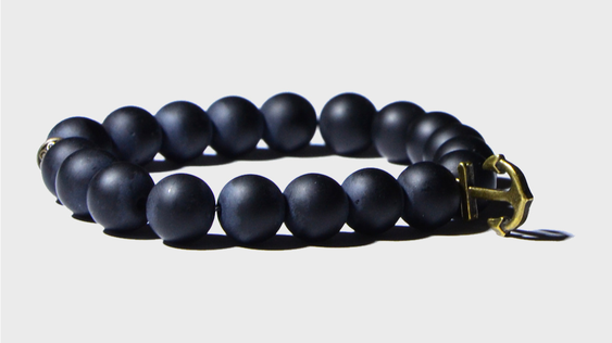 Bracelet noir en perle et pendentif ancre