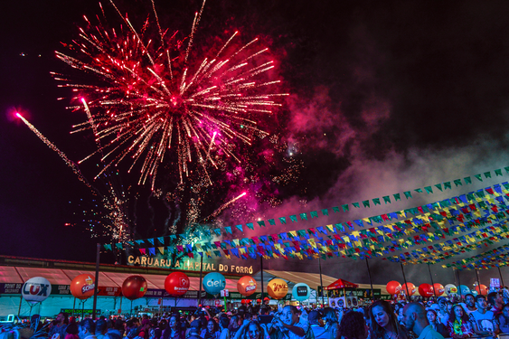 caruaru, fuegos artificiales, st. dia de juan, san juan, caruaru, sede de forró, brasil, fiesta, espectáculo, arena luiz gonzaga, petardos