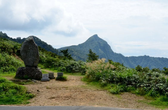 登山口と冠山