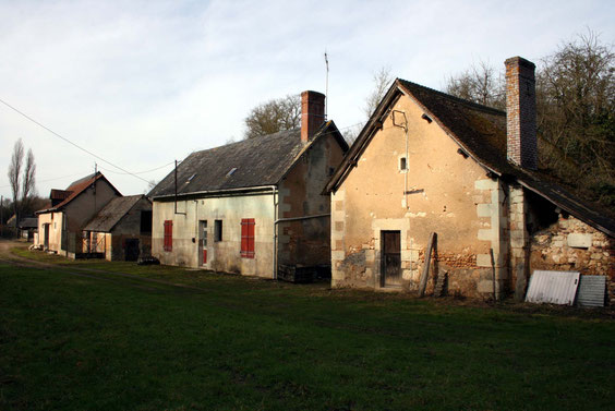 Photo actuelle, des bâtiments encore en bon état.