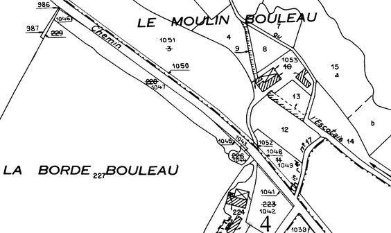 En comparant les deux cadastres on peut remarquer que les bâtiments ont changé, ainsi que la place de la route conduisant à Dissay.