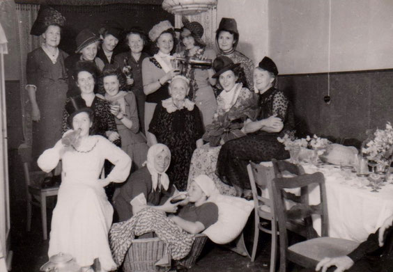 Weiberfasching passend dazu 1930er