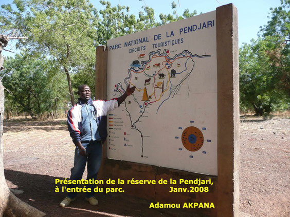 Adamou AKPANA présente la réserve, entrée du parc Janv. 2008. Voir Page Vidéos.