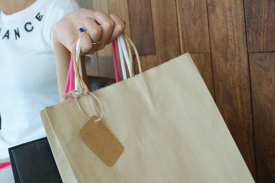 stop buying things, spend less on clothing, stop spending, pay less, low income, budget, save money, cutting back,