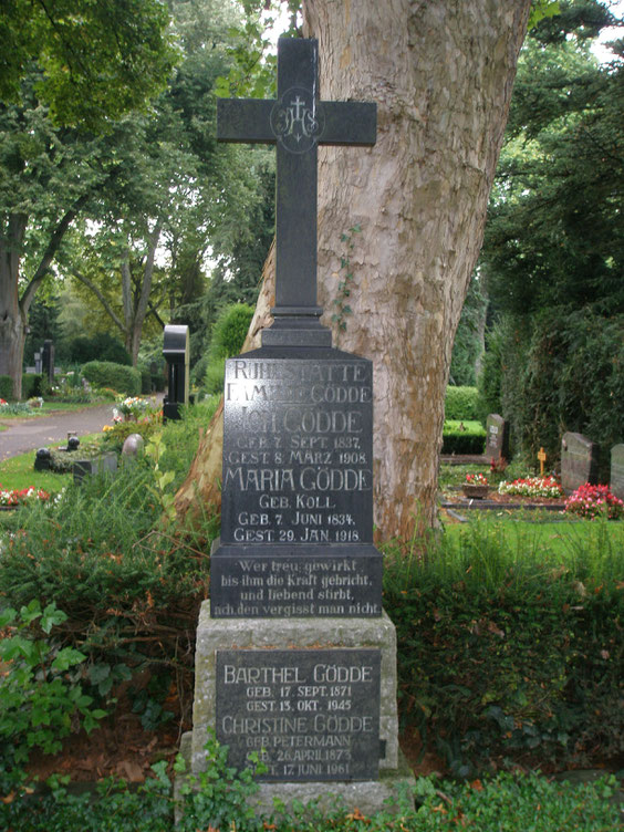 Abb. 21F Das Grab der Familie Gödde auf dem städtischen Mülheimer Friedhof in Höhenberg, Flur C, Foto: G: Pröhl