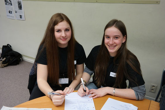 Unsere zwei Chefredakteurinnen Anne-Sophie Jost und Rebecca Mertens