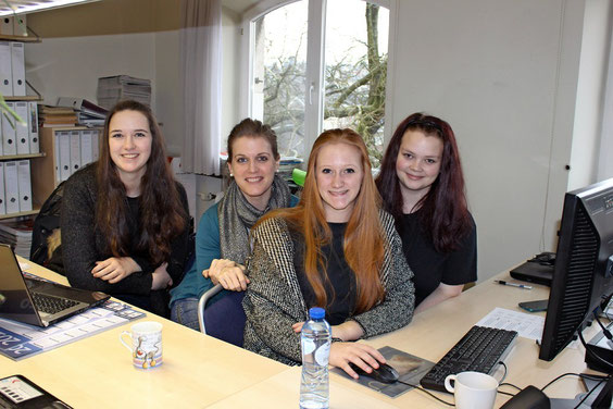Ein produktiver Tag - und wir haben noch immer gute Laune. Viel Spaß auf unserer Webseite! Eure Onlineredakteure Sarah Mollers, Katrin Margraff vom BRF, Florence Peremans und Melissa Perings