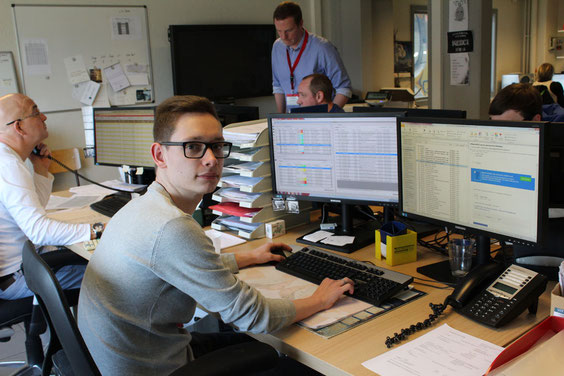 Marvin Schmitz wusste direkt, was er nach dem Abi machen wollte: Dieses Jahr beendet er seine Ausbildung zum Speditionskaufmann und ist glücklich.