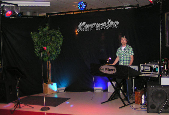 Karaokebühne mit DJ Albert