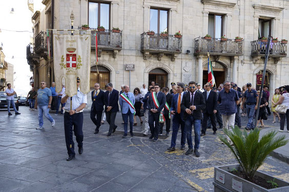 Corteo con l'intervento del Prefetto Fernando Guida e dei Sindaci