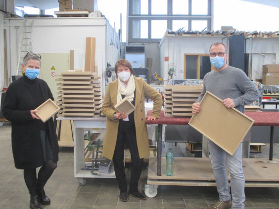 Andrea Fritz (Innenarchitektin), Petra Neubert (Landratskandidatin) und Thomas Reeg (Schreinermeister)
