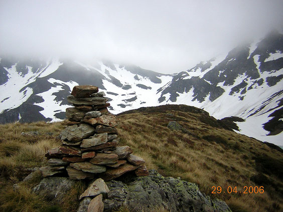 au fond le col de la Couillade