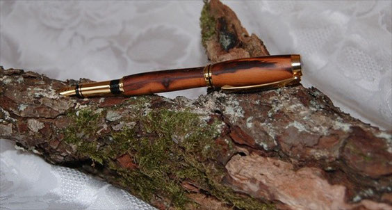 Pear wood Gold nib Fountain pen