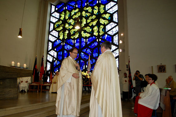 Generalvikar Klaus Pfeffer  (l.) und Pfarrer Dr. Jürgen Cleve