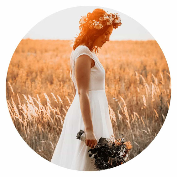 Entdecke unsere natürlichen Boho-Brautkleider, die dich strahlen lassen, unsere minimalistischen Brautkleider im Clean Chic