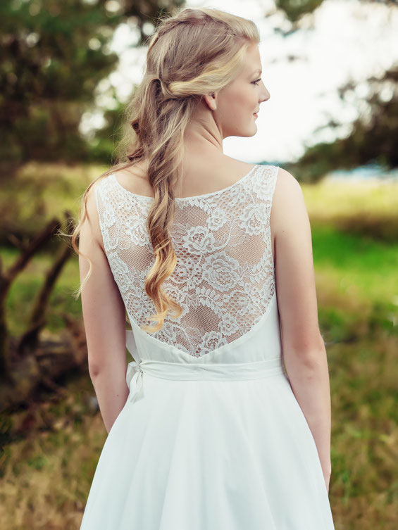 Brautkleid Zweiteiler mit Spitzentop und Tüllrock