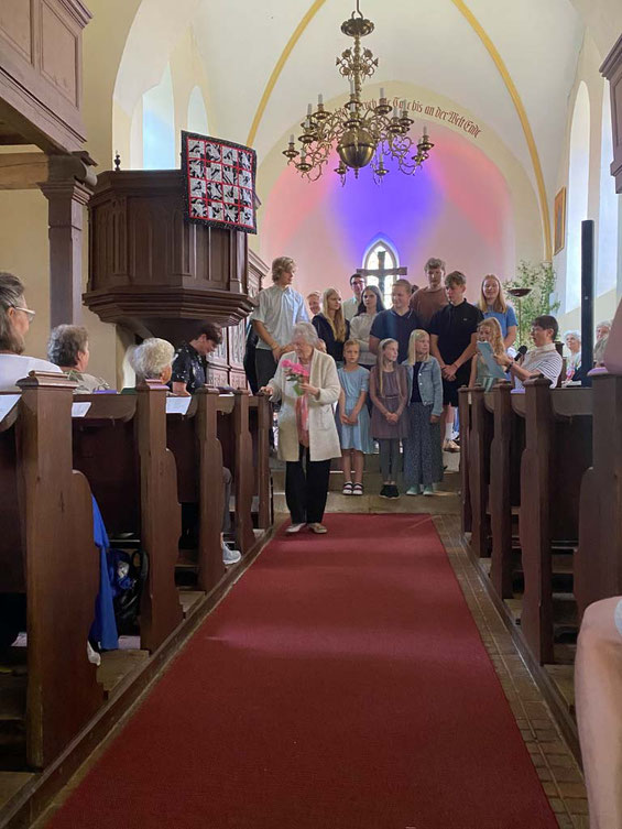 Dorfkirche Walhlsdorf beim Generationenkonzert - Juni 2025