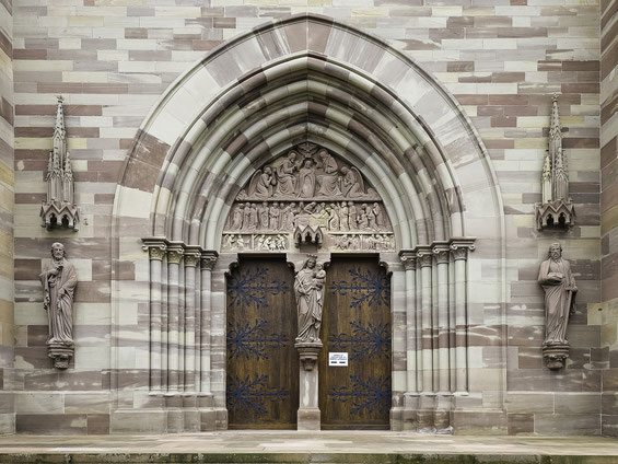 Bild: Das Hauptportal der Église Saints-Pierre et Paul in Obernai