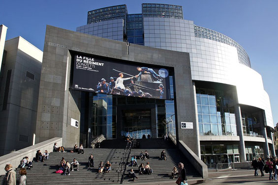 Bastille Opernhaus im Sommer