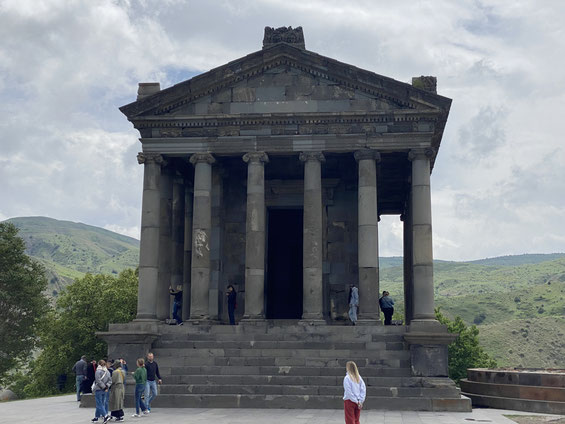 tempio greco romano di Garni in Armenia a sei colonne