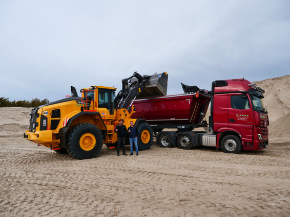 Erdarbeiten Transport Sand Tieflader Reise Hilgen Bus Lkw Busfahrt Erdarbeiten Transport Sand Reiseverkehr Busfahrt Bustour Linienverkehr Bus Transport Reise Urlaub Lkw Sand Mutterboden Füllsand Auskoffern Baggerarbeiten Baustelle Friedrichsfehn Oldenburg