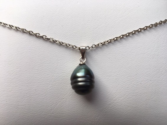 black pearl necklace