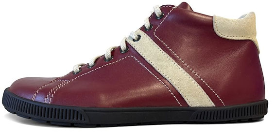 Hoher Barfußschuh aus grünem Leder mit Streifen und Besatz aus braunem Leder