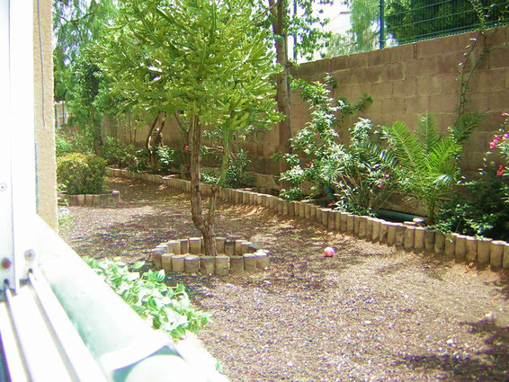 Blick aus dem Schlafzimmer in den Garten der ferienwohnung Holly auf  Teneriffa mit Pool