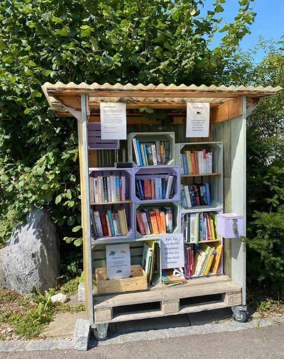 Die Bücherecke an der Bürgstrasse in Bubikon (Bild: Screenshot facebook)