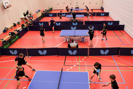 (2) Heidi-Mohr-Sporthalle, Breslauer Str. 40, max. 12 Tische