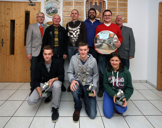 v.l. OSM Karl-Heinz Teuscher, Erwin Sauer, Eberhard Merx, Michael Christen, Manuel Lichtenauer, Schießleiter Hans-Dieter Schmidt, Johannes Braun, Simon Braun, Selina Burgbacher